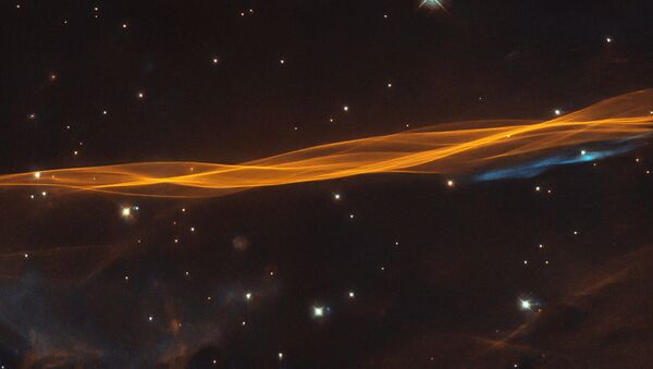 Участок взрывной волны от сверхновой звезды Лебедь, расположенной примерно в 2400 световых годах от нас - Sputnik Казахстан