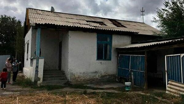 Ветер снес крыши домов - Sputnik Казахстан