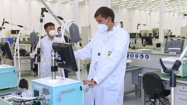 В Казахстане запустили производство аппаратов ИВЛ: завод посетил Мамин - Sputnik Казахстан