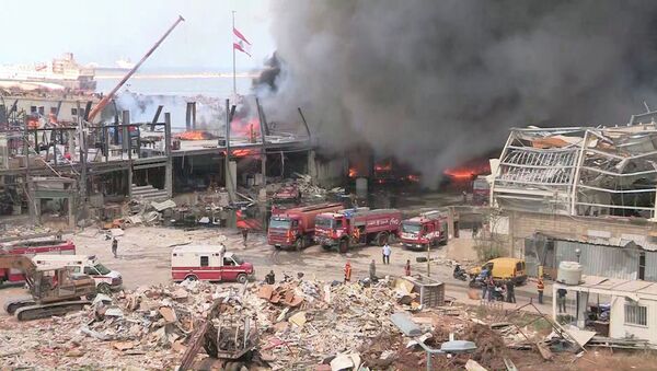 Рядом с местом взрыва в порту Бейрута возник пожар - видео - Sputnik Казахстан
