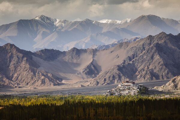 Снимок Thiksey Monastery фотографа Annapurna Mellor, ставший победителем в категории Landscapes конкурса National Geographic Traveller Photography Competition 2020 - Sputnik Казахстан
