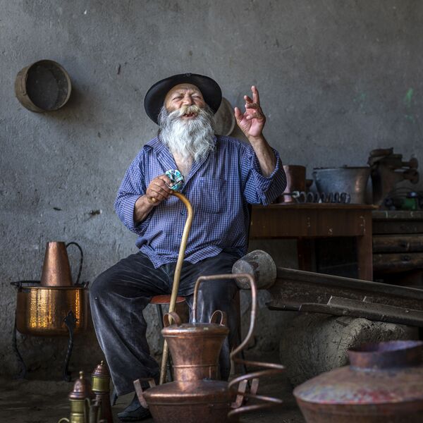 Снимок Danchu, a Roma coppersmith фотографа Lynn Fraser, ставший финалистом в категории PEOPLE конкурса National Geographic Traveller Photography Competition 2020 - Sputnik Казахстан