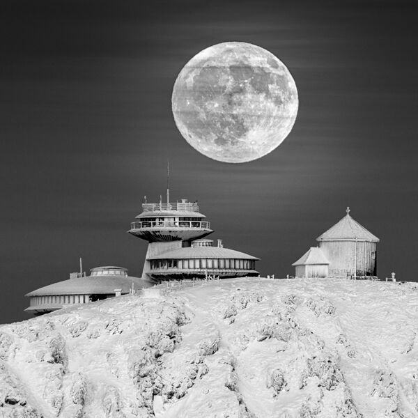 Снимок Moon Base польского фотографа Daniel Koszela, высоко оцененный в категории OUR MOON конкурса Insight Investment Astronomy Photographer of the Year 2020 - Sputnik Казахстан