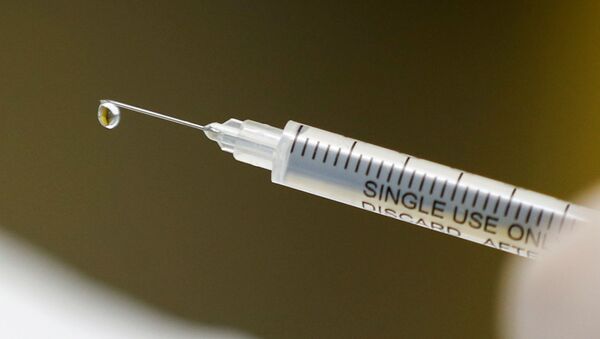 Шприц с вакциной подготовлен для прививки  - Sputnik Қазақстан