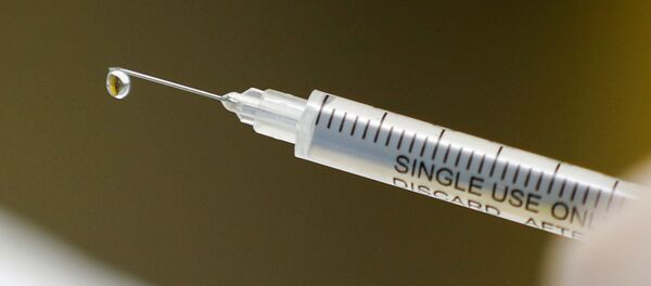 Шприц с вакциной подготовлен для прививки Шприц с вакциной подготовлен для прививки - Sputnik Казахстан