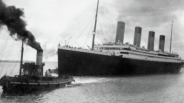 На фото изображен Титаник, покидающий Саутгемптон во время своего злополучного первого рейса 10 апреля 1912 года - Sputnik Казахстан