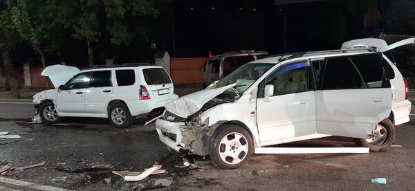 Три машины всмятку: крупное ДТП произошло в Алматы - Sputnik Казахстан