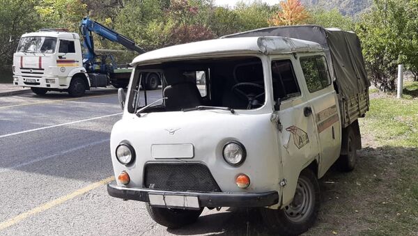 Грузовик опрокинулся из-за разлитого на дороге масла  - Sputnik Казахстан