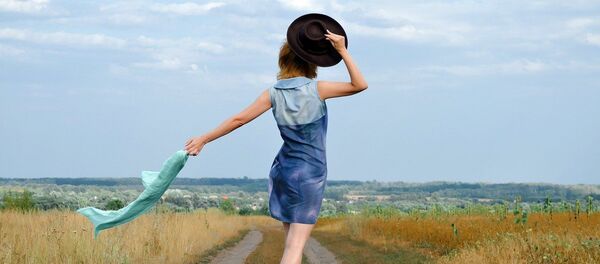 Девушка с чемоданом - Sputnik Казахстан