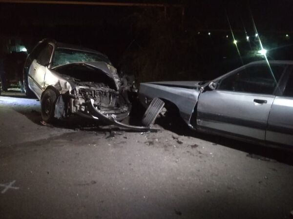 Решил обогнать и врезался в грузовик: тройное ДТП произошло в Алматы Решил обогнать и врезался в грузовик: тройное ДТП произошло в Алматы - Sputnik Казахстан