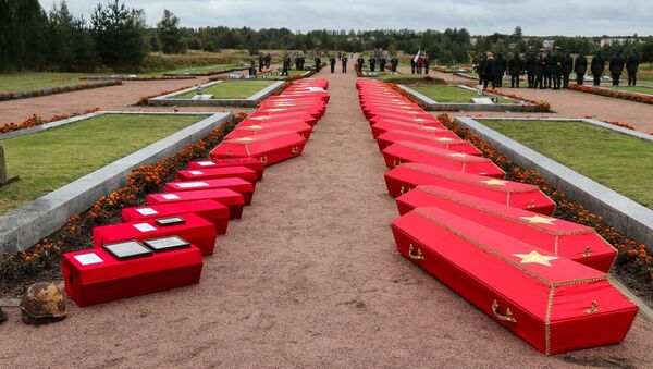 Перезахоронение солдат, погибших в годы Великой Отечественной войны, в Ленинградской области - Sputnik Казахстан