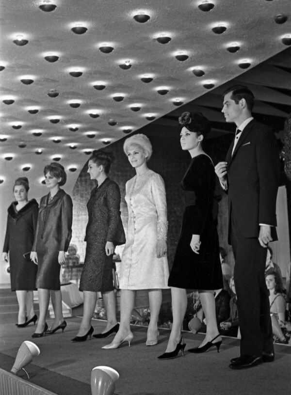 Участницы московского международного Конгресса моды в Москве, 1964  - Sputnik Казахстан