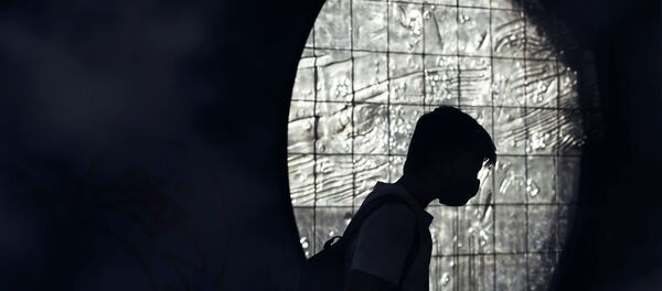 Мальчик в защитной маске Мальчик в защитной маске - Sputnik Казахстан