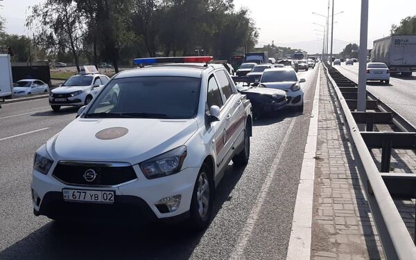 Беременная девушка пострадала в массовом ДТП в Алматы Беременная девушка пострадала в массовом ДТП в Алматы - Sputnik Казахстан