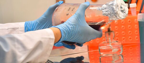 Сотрудница лаборатории проводит испытания вакцины от COVID-19, иллюстративное фото Сотрудница лаборатории проводит испытания вакцины от COVID-19, иллюстративное фото - Sputnik Казахстан