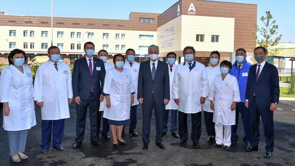 Глава государства посетил новый филиал городской клинической инфекционной больницы имени И.Жекеновой - Sputnik Казахстан
