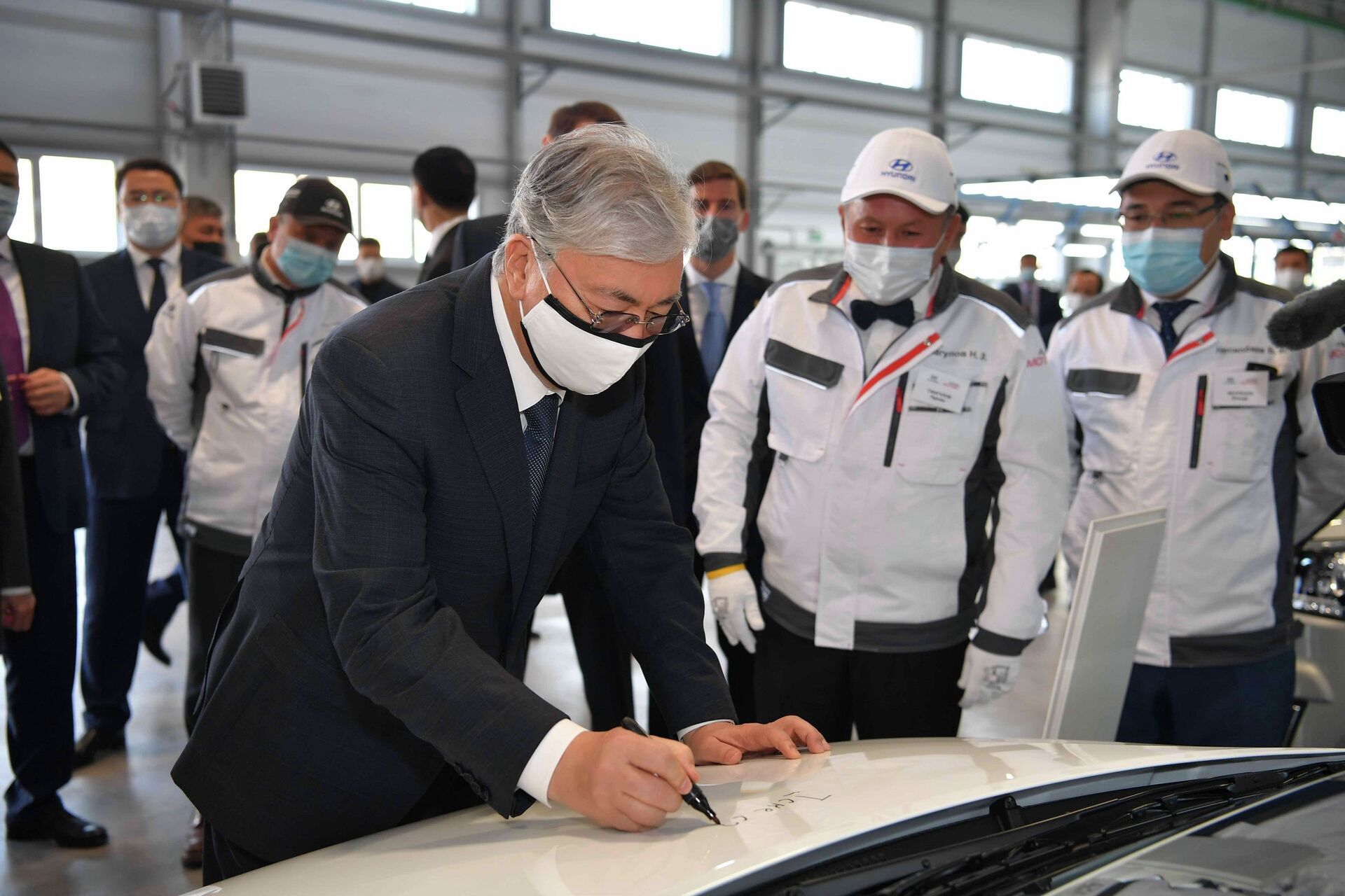 Касым-Жомарт Токаев посетил завод по производству легковых автомобилей Hyundai Trans Kazakhstan - Sputnik Казахстан, 1920, 27.01.2025