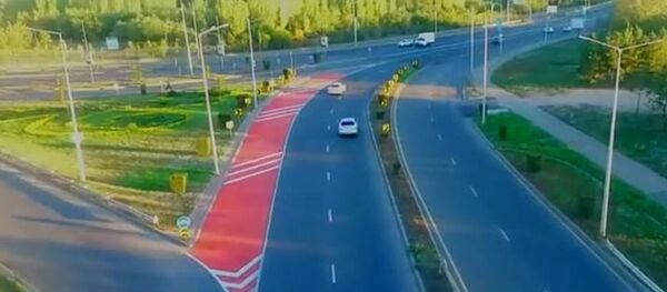 Красная разметка на дорогах Нур-Султана Красная разметка на дорогах Нур-Султана - Sputnik Казахстан