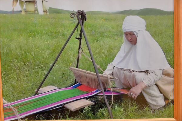 О чем расскажут узоры? Выставка вековых ковров открылась в Петропавловске - Sputnik Казахстан