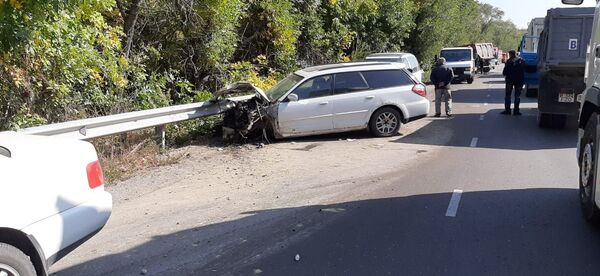 Легковушка столкнула два большегруза друг с другом на трассе Алматинской области - Sputnik Казахстан