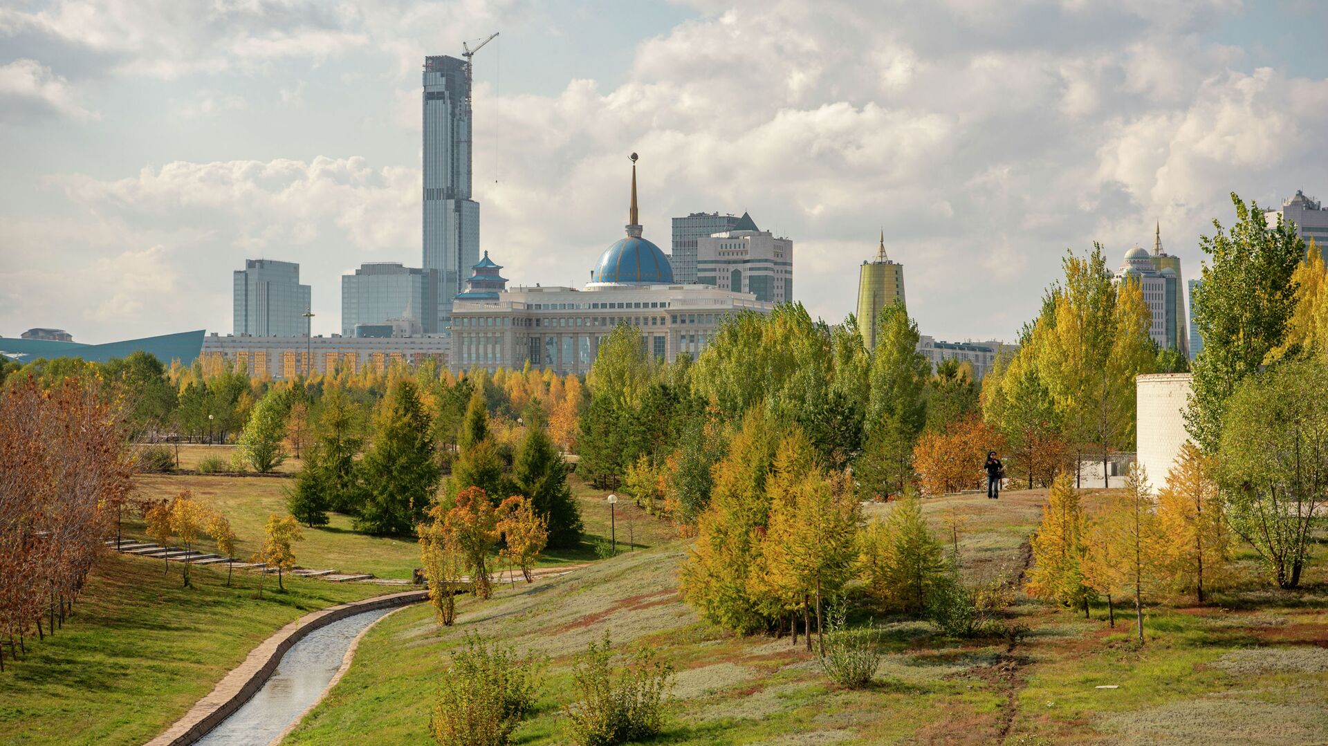 Осенний день в Нур-Султане 0