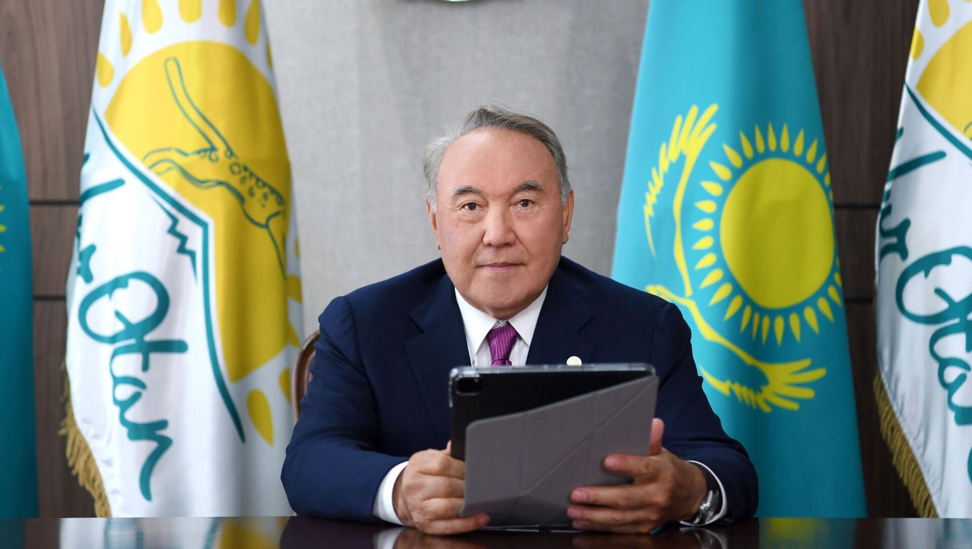 Председатель партии Nur Otan Нурсултан Назарбаев принял участие в онлайн-голосовании в праймериз - Sputnik Казахстан, 1920, 18.01.2022