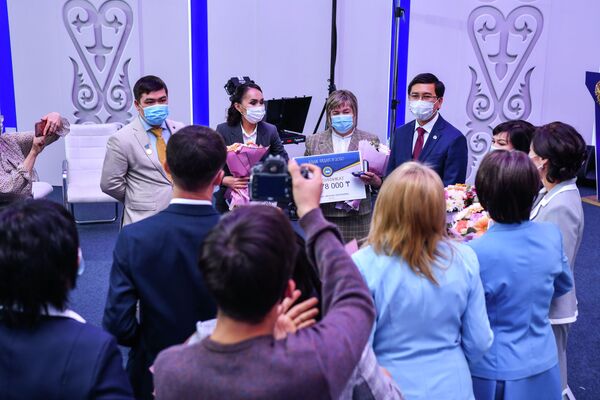 Министр образования Асхат Аймагамбетов после церемонии награждения победителей конкурса Лучший педагог - Sputnik Казахстан