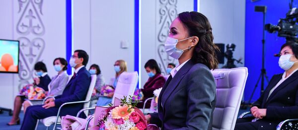 Учителя на церемонии награждения победителей конкурса Лучший педагог Учителя на церемонии награждения победителей конкурса Лучший педагог - Sputnik Казахстан