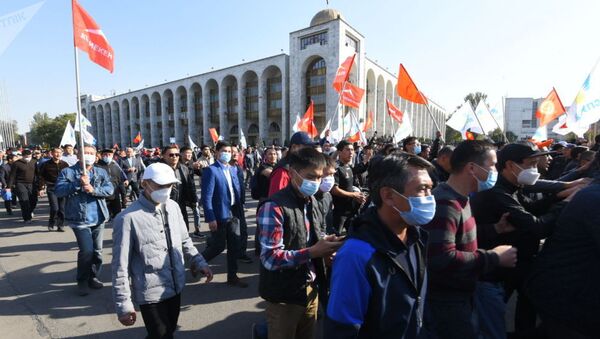 Митинг в Кыргызстане против признания результатов парламентских выборов - Sputnik Қазақстан