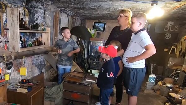 Подвальчик с историями: как калининградский школьник открыл музей - видео - Sputnik Казахстан