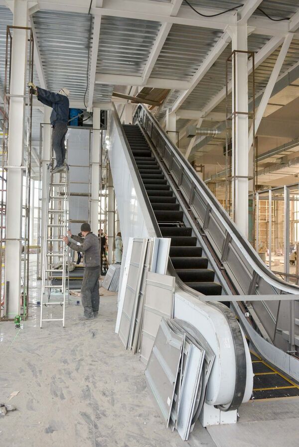 Долгожданные лифты и эскалаторы установили на ж/д вокзале Петропавловска Долгожданные лифты и эскалаторы установили на ж/д вокзале Петропавловска - Sputnik Казахстан