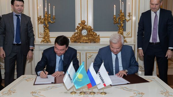 КазМунайГаз и Лукойл подписали соглашение по проекту Аль-Фараби - Sputnik Казахстан