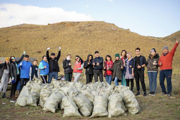 Природа скажет спасибо: волонтеры из Нур-Султана очищают природные парки от мусора - Sputnik Казахстан