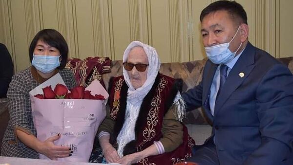 В Алматинской области поздравили со столетием ветерана ВОВ Оксану Бетебаеву - Sputnik Казахстан