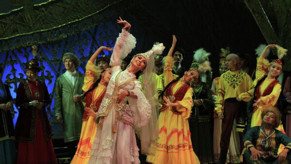 Концерт в честь юбилея Абая собрал в ГАТОБ зрителей - Sputnik Казахстан