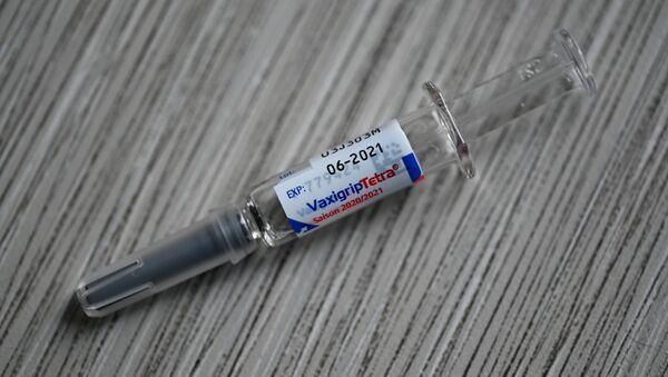 Шприц с вакциной от гриппа  - Sputnik Қазақстан