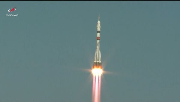 Рекорд скорости: российский Союз МС-17 доставил экипаж на МКС за 3 часа и 3 минуты - видео - Sputnik Казахстан