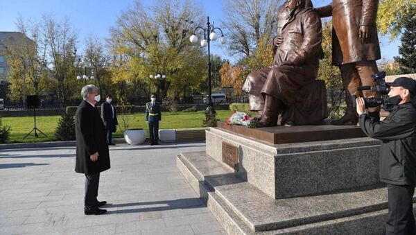 Глава государства Касым-Жомарт Токаев на церемонии открытия памятника ′′Великий поэт Абай с сыновьями′′ - Sputnik Казахстан