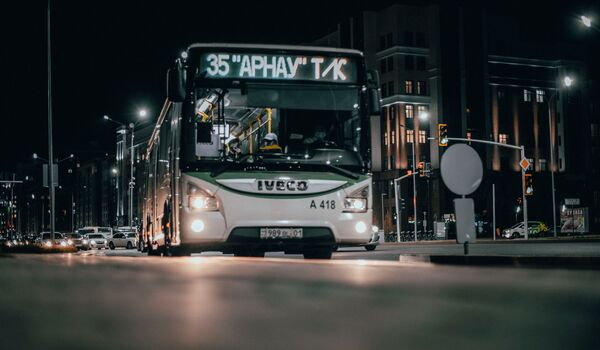 Автобус вечером - Sputnik Казахстан