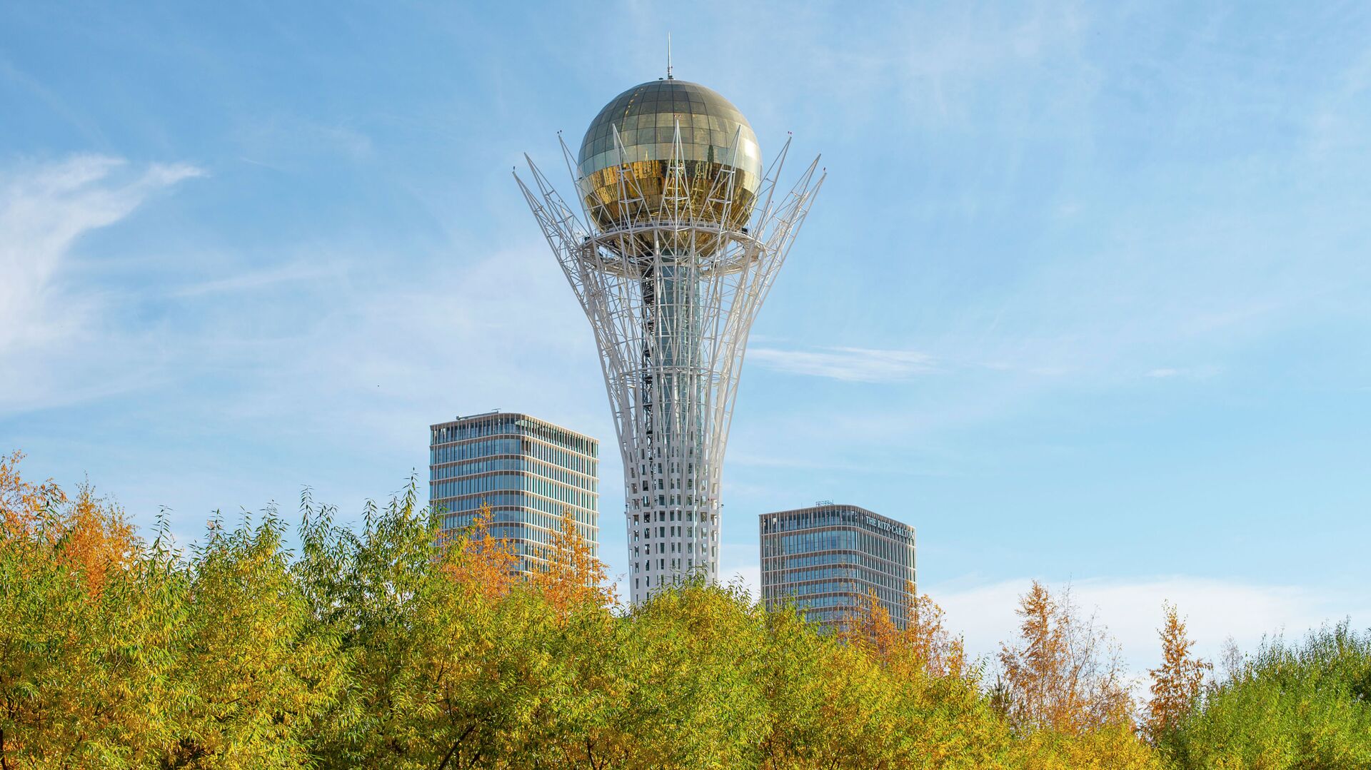 Монумент Астана-Байтерек, виды Нур-Султана - Sputnik Казахстан, 1920, 19.09.2023