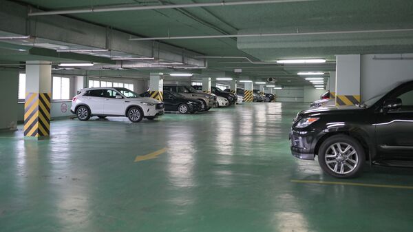 Автомобили на парковке - Sputnik Казахстан