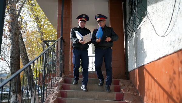Как живут и работают в полиции братья-близнецы - Sputnik Казахстан