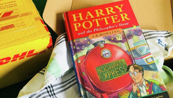 Первое издание книги о Гарри Поттере ушло с молотка за рекордную цену - Sputnik Казахстан