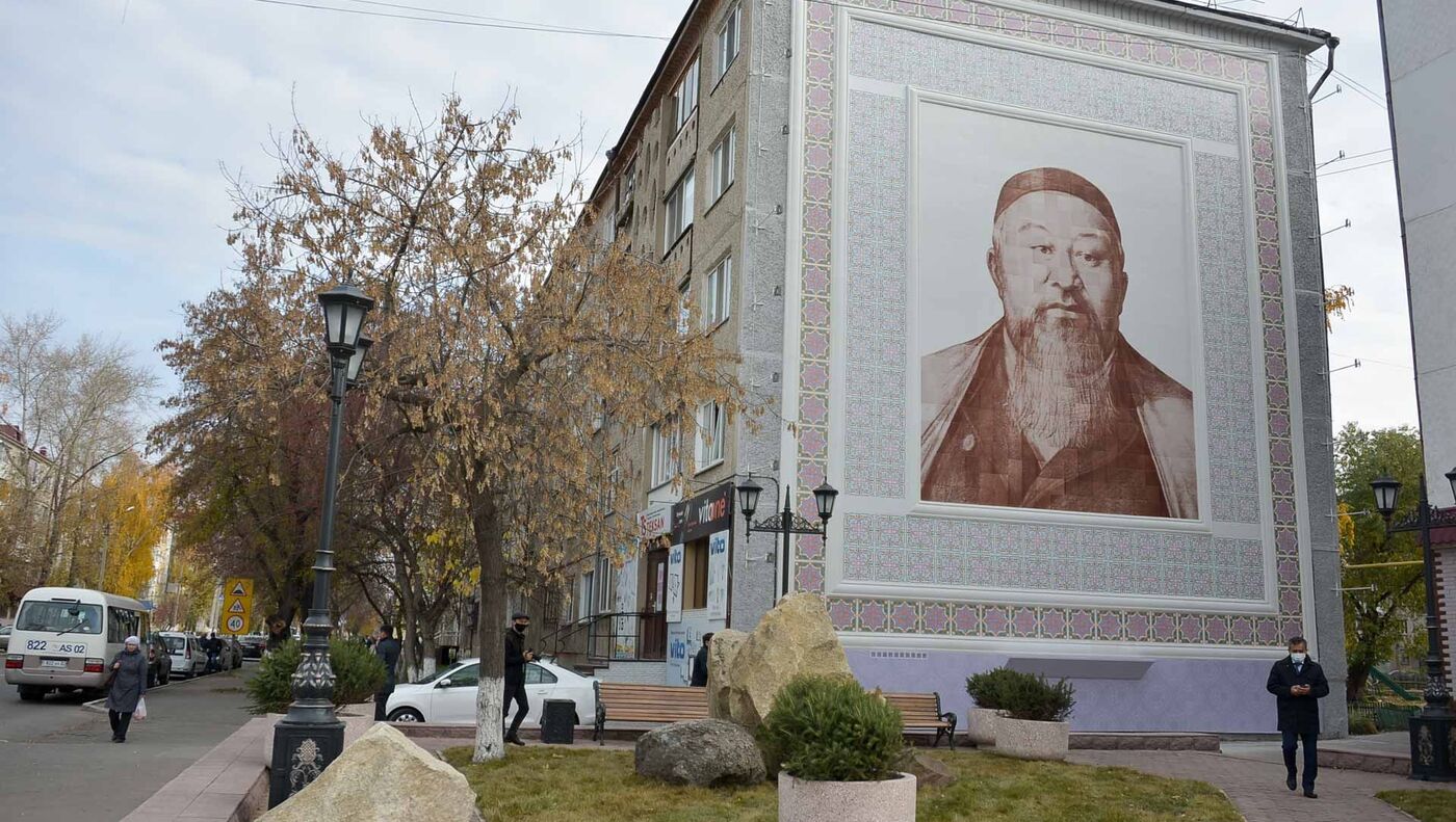 Огромный портрет Абая выложили из мозаики на стене дома в Петропавловске -  фото - 16.10.2020, Sputnik Казахстан