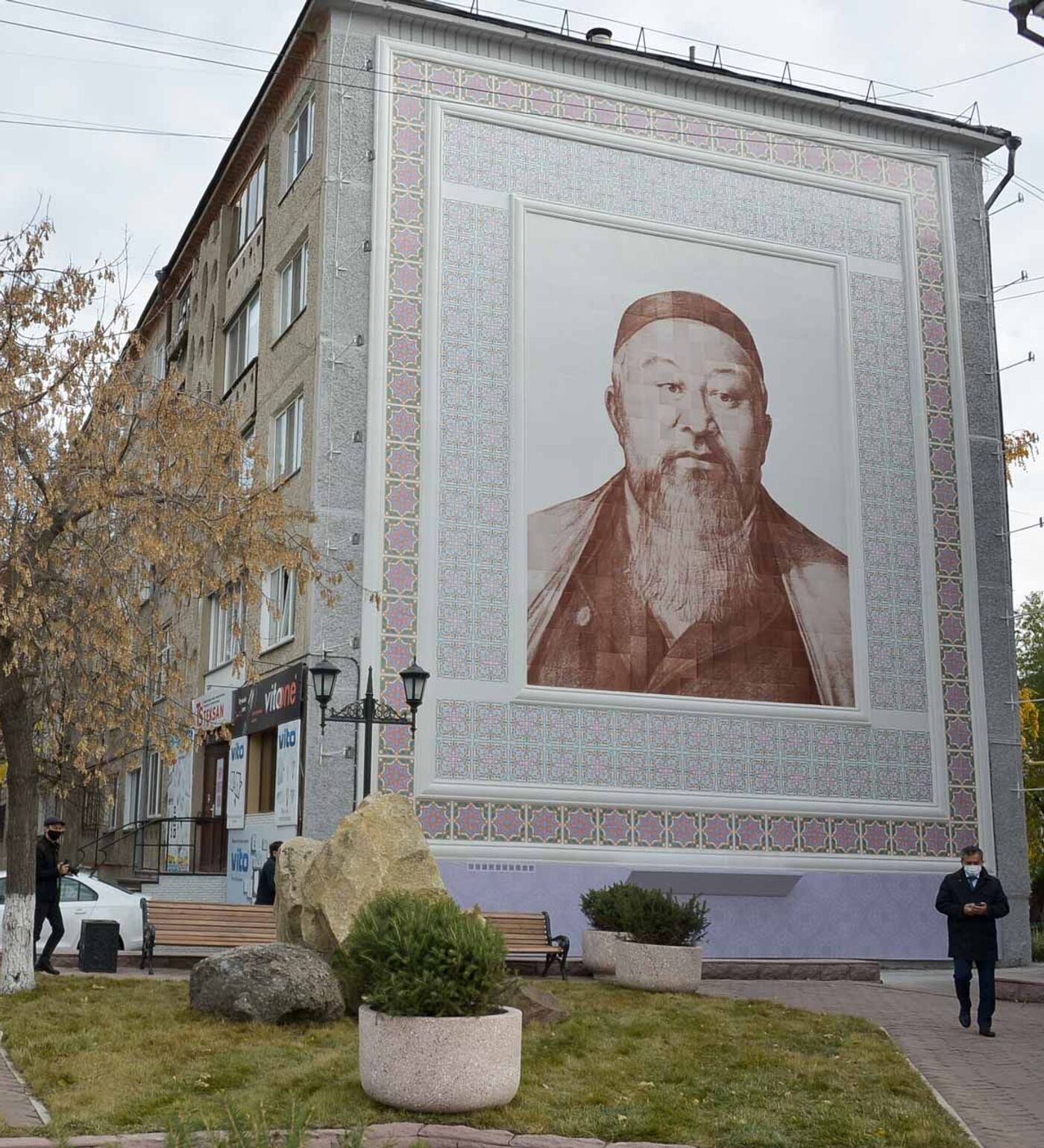 Огромный портрет Абая выложили из мозаики на стене дома в Петропавловске -  фото - 16.10.2020, Sputnik Казахстан