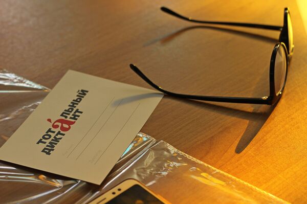 Космонавт Айдын Аимбетов прочитал текст Тотального диктанта в Нур-Султане - Sputnik Казахстан