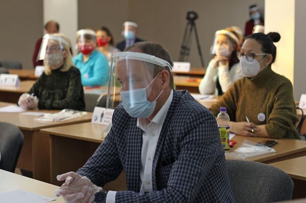 Космонавт Айдын Аимбетов прочитал текст Тотального диктанта в Нур-Султане - Sputnik Казахстан