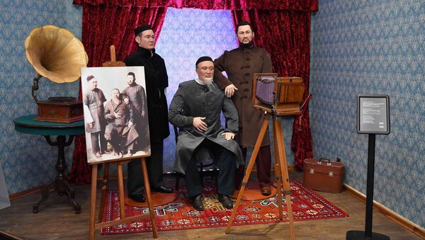 Инсталляция Абай с сыновьями в музее города Семея - Sputnik Казахстан