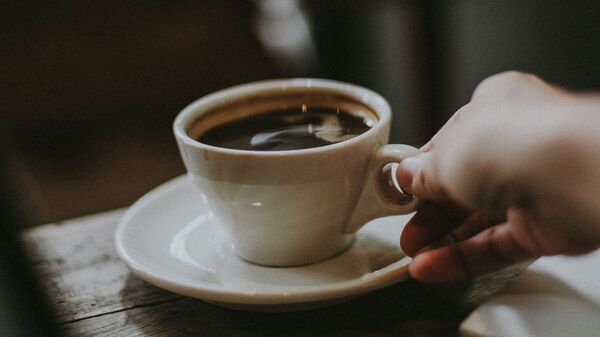 Некоторые исследования показывают, что потребление кофе укрепляет психическое здоровье и снижает риск инсульта - Sputnik Казахстан