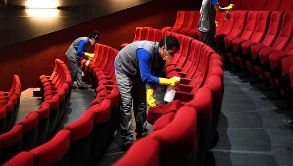 Меры профилактики коронавируса в кинотеатре, архивное фото - Sputnik Казахстан